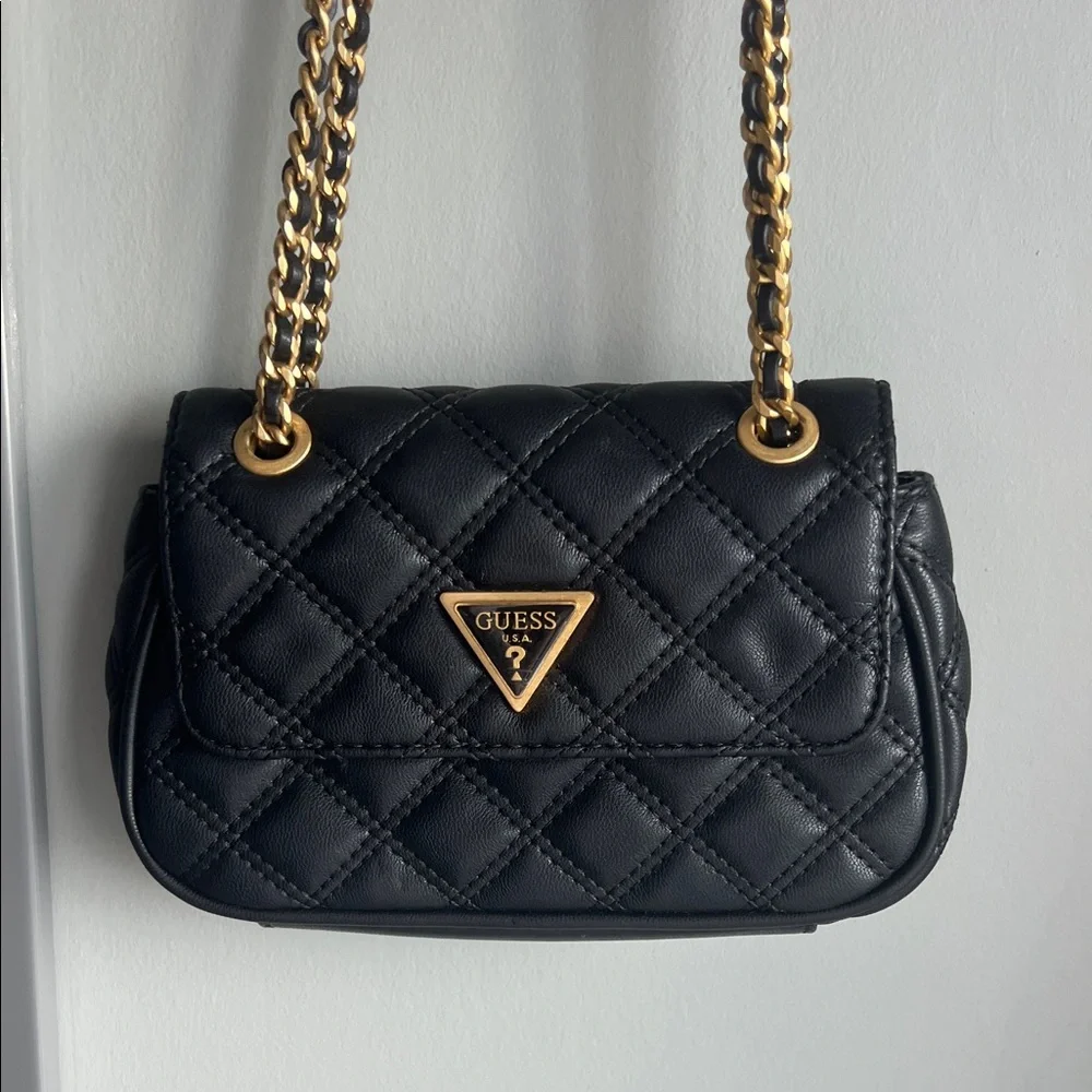 GUESS Black Quilted Chain Shoulder Bag - Picture 1 of 4